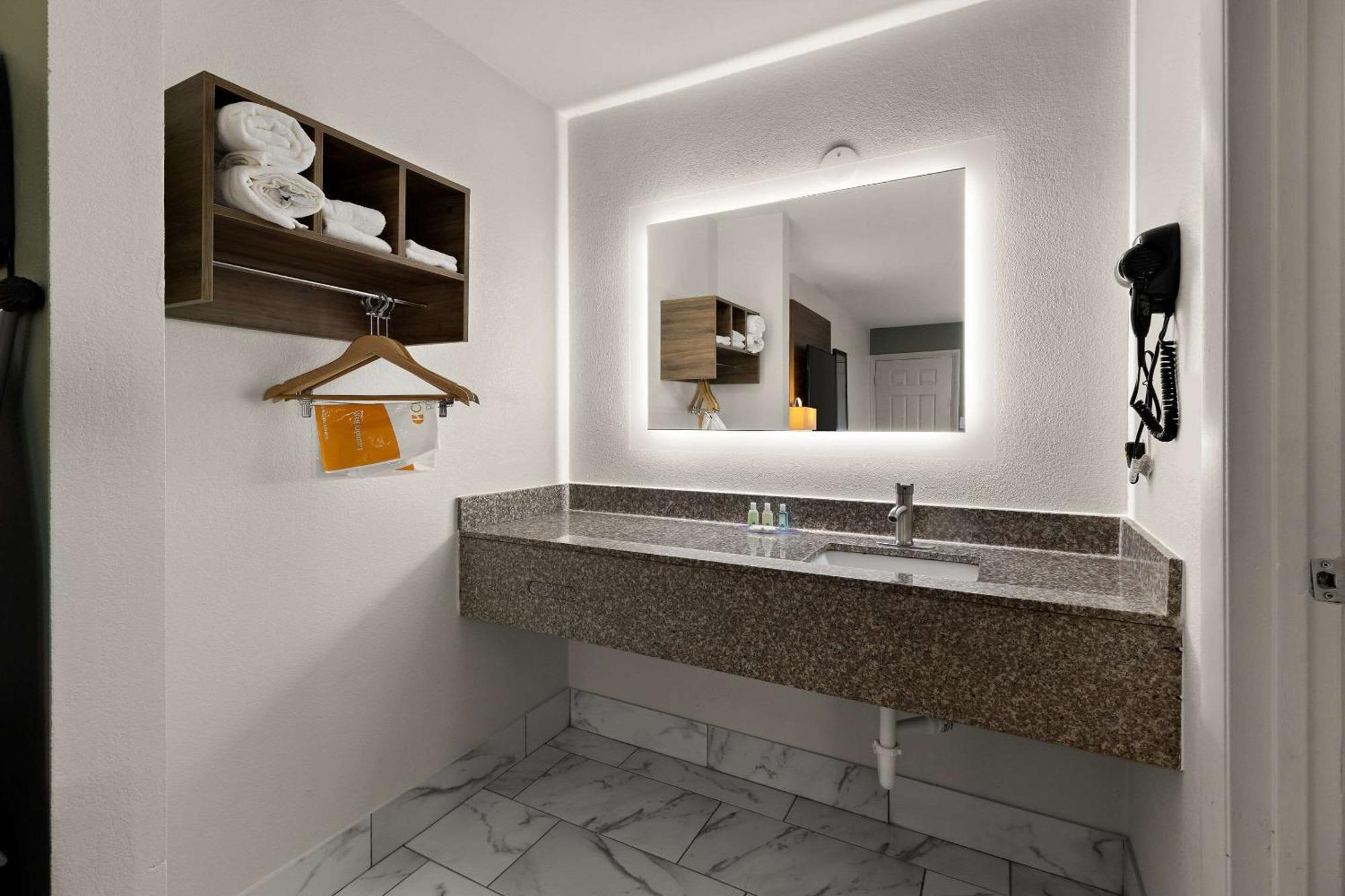 מונרו Quality Inn מראה חיצוני תמונה